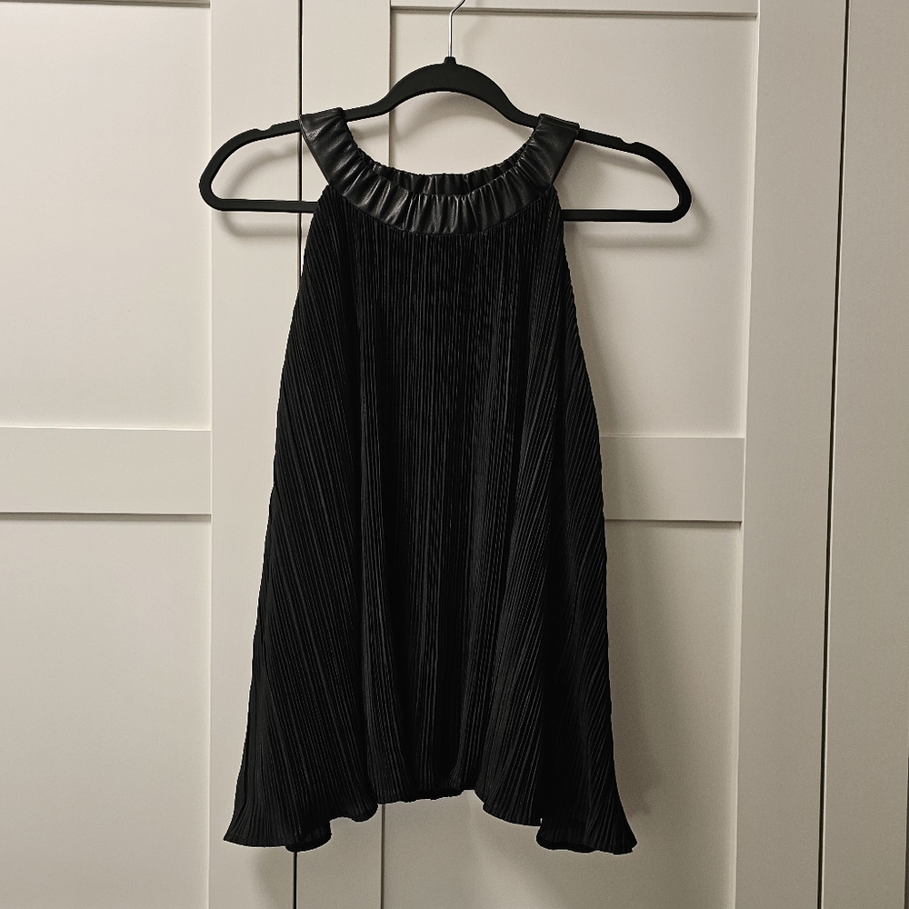 Pleated sleeveless DKNY top with faux leather collar - XL black